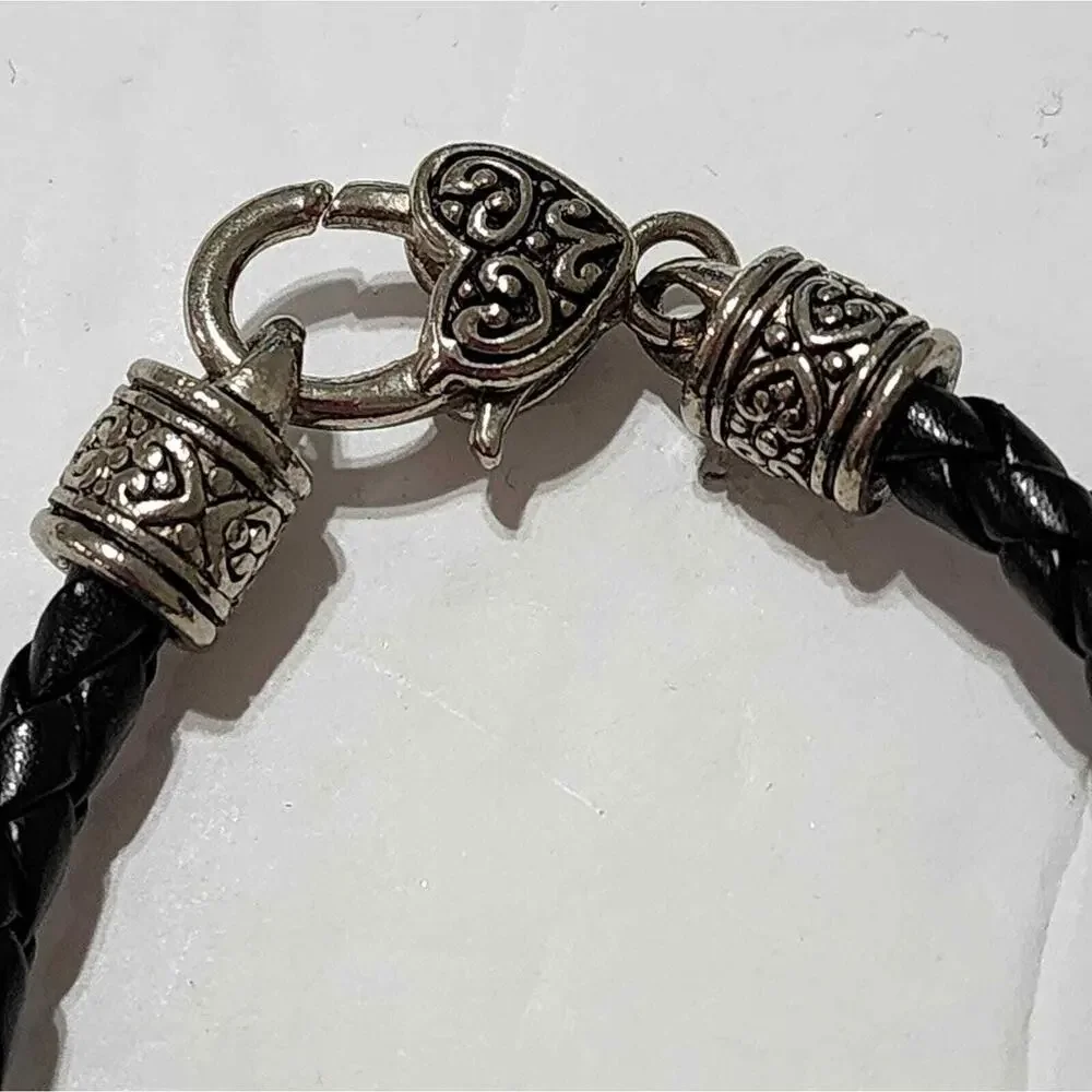 Vintage vibes chunky faux pearl and leather bracelet
